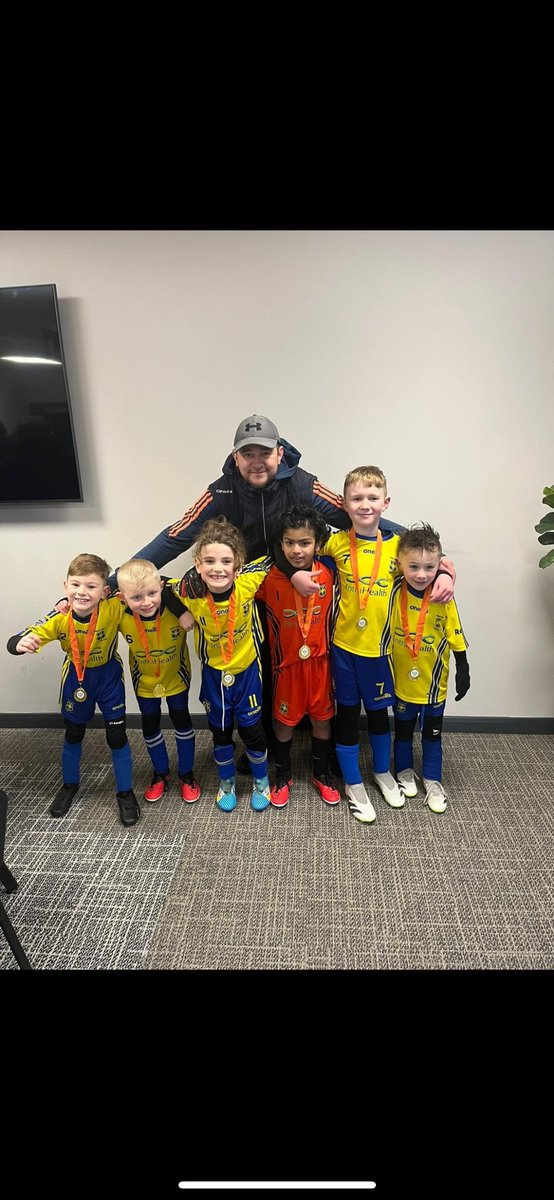 hindley_fc's tweet photo. Under 8 Rovers picking up winning medals yesterday at the Christmas tournament.

A great team effort with 3 wins, 1 draw and 1 defeat.
Conceding only 2 goals throughout the tournament.
Really enjoyable experience and some top football on display. Deserved winners. 

💛💙👏⚽🏆 https://t.co/qrDk9NVTQD