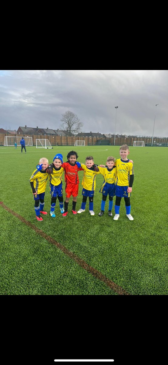 hindley_fc's tweet photo. Under 8 Rovers picking up winning medals yesterday at the Christmas tournament.

A great team effort with 3 wins, 1 draw and 1 defeat.
Conceding only 2 goals throughout the tournament.
Really enjoyable experience and some top football on display. Deserved winners. 

💛💙👏⚽🏆 https://t.co/qrDk9NVTQD