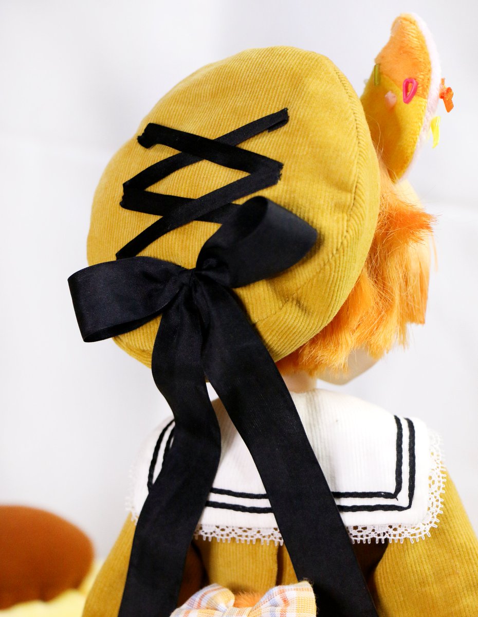 이 의상의 진짜 귀여운 포인트는 베레모의 뒷모습이니까 다들 꼭 이 의상을 입힌다면 베레모 뒷태를 봐주세요.........