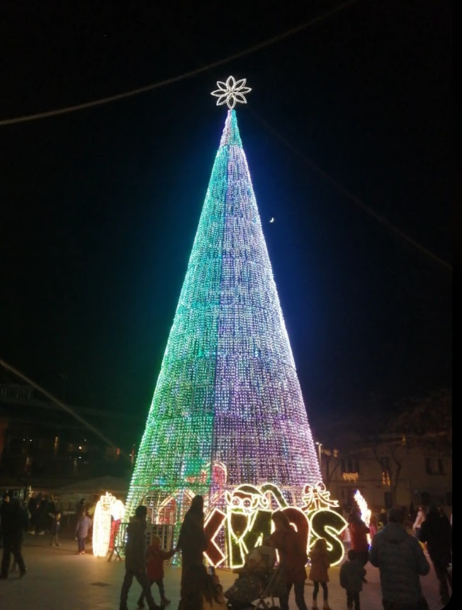 MGamer0726's tweet photo. Bon nadal a tots,us desitjo Bones Festes i un Bon Any 2024 🎅🎄 #rel4ESO #2mil23 @vidaleduard @FEPSantRamon https://t.co/NQaSY0VHds