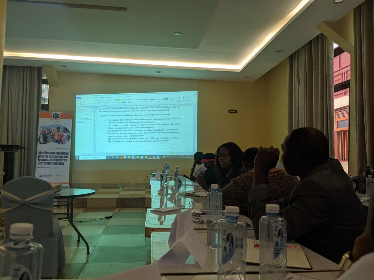 KatuseleJoseph's tweet photo. 13h46': Clôture d l'atelier par la conception d'une note de plaidoyer par les participants, les recommandations des uns et des autres ont été reprises pour une protection effective des femmes congolaises DDH
#ProtectionFDDH #RightsToDefend
@PI_AfricaHub @ProtectionInt
@Sofepadi https://t.co/2oMPt0HCcG