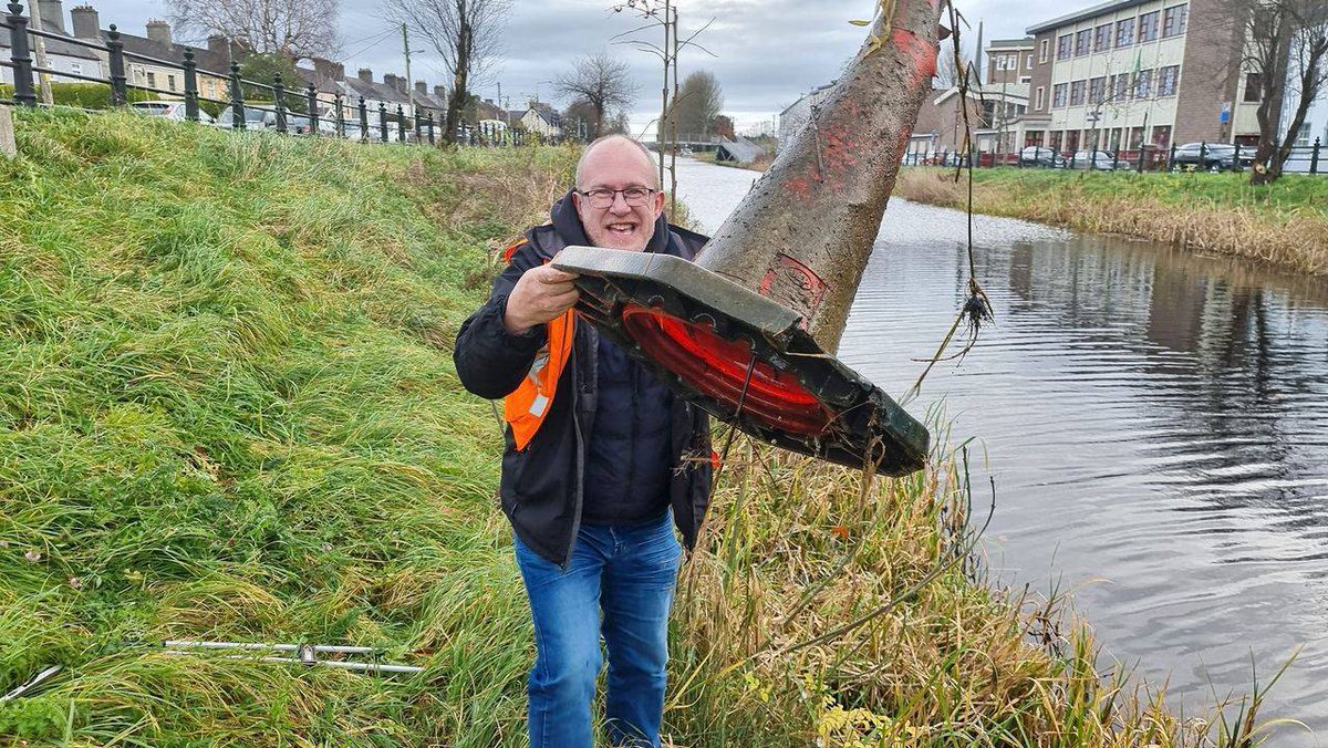 NationalSpringC's tweet photo. The hard work carried out by Tullamore Tidy Towns Association this #Christmas did not go unnoticed! Take a look and see for yourselves!

#SDGsIrl #SpringClean23 #NationalSpringClean #Offaly https://t.co/kU6fNoS2rM