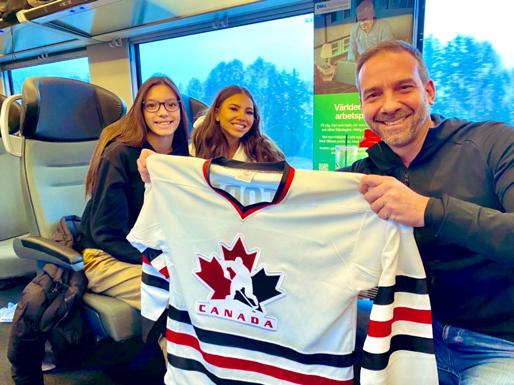 Tough game against Team Sweden yesterday, but don’t worry Team Canada, even more fan support is on the way! 
Allons-y! 🇨🇦🏒 
#WorldJuniors #MondialJunior 
@HockeyCanada @IIHFHockey
