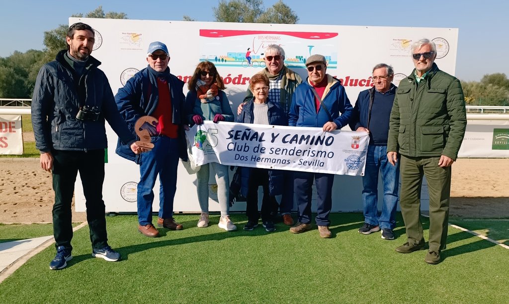 GranHipodromo2H's tweet photo. 🥇🏇IMONFIRE (IRE) (1) gana el PREMIO Club Señal y Camino - 1600 m.

👏🏻Enhorabuena a la jinete @cristi_perez99, al preparador @ASoto_Racing y a la cuadra MEDITERRANEO

🏆Entrega el trofeo D. JOSÉ MORGADO

#TurfHipódromo2H https://t.co/ySta3QE8yx