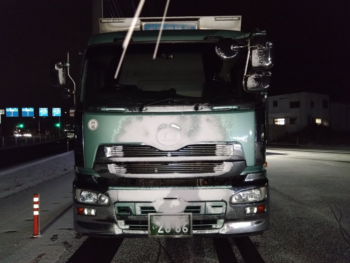 tanabe6556's tweet photo. 12月21日の夕方に大雪予報が出ているのにも関わらず
米子に納品に行かせ、
ノーマルタイヤでチェーンも無く
無理をしないように頑張って行ってと抜かしくさった
たつの市の勝栄通商の人間はアホです https://t.co/1kCUw8vYYl