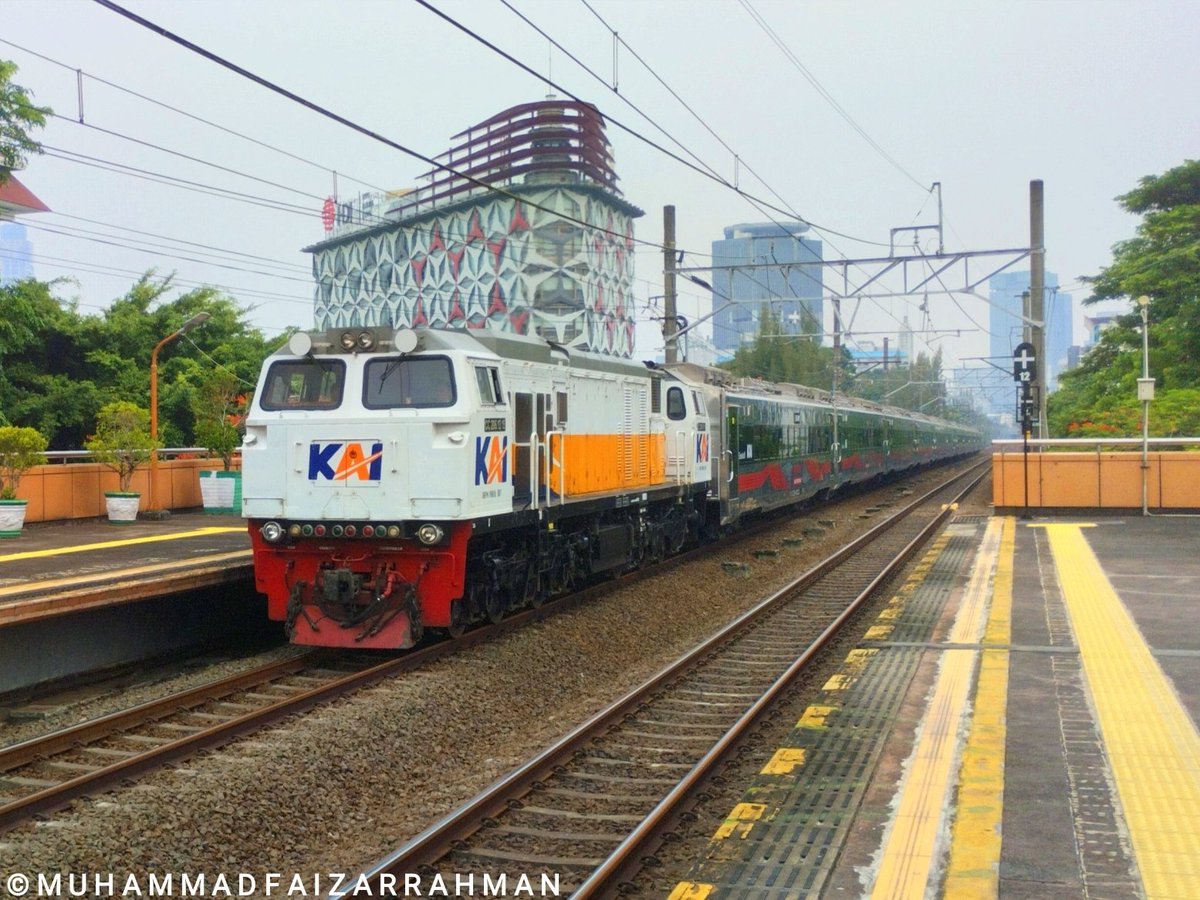 yoasobiloved's tweet photo. Argo Dwipangga New Generation And Luxury New Trainset 2023.
#keretaapikita #keretaapiindonesia #kai121 #cc206 #kaargodwipangga https://t.co/4ZA60ELZer
