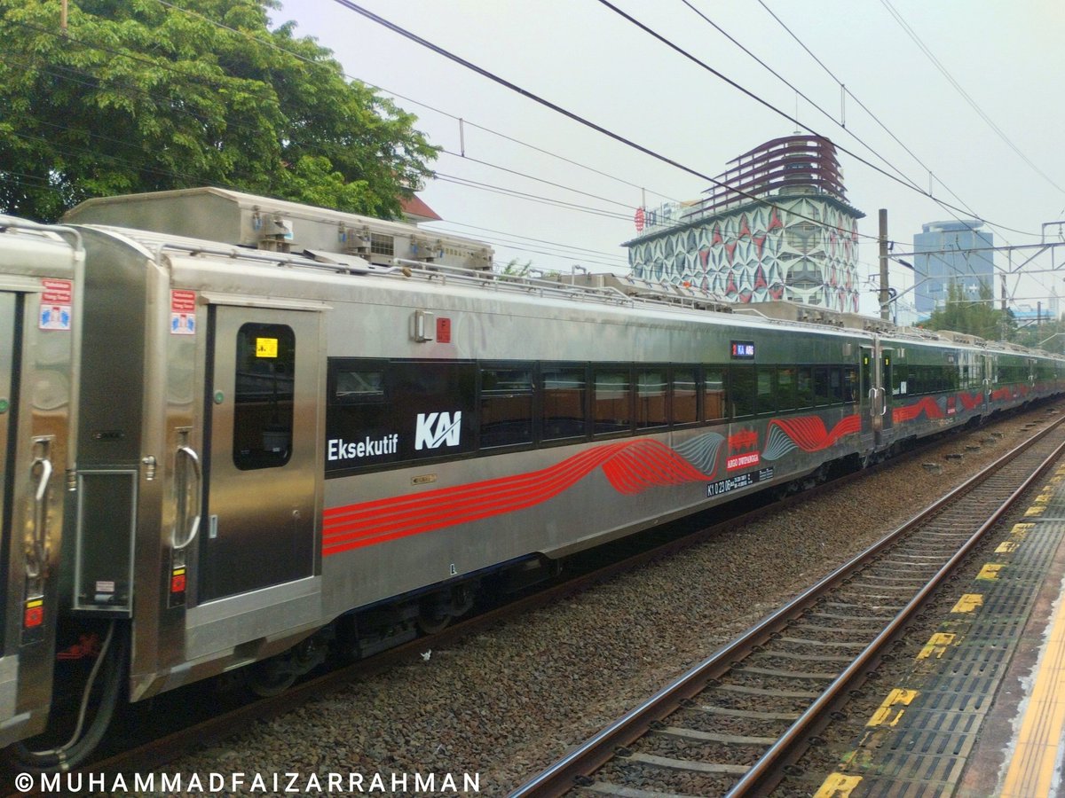 yoasobiloved's tweet photo. Argo Dwipangga New Generation And Luxury New Trainset 2023.
#keretaapikita #keretaapiindonesia #kai121 #cc206 #kaargodwipangga https://t.co/4ZA60ELZer