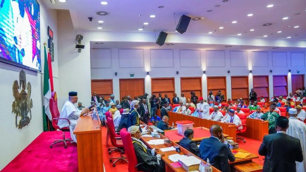 solomzy_smb's tweet photo. The Nigerian Senate will today, Saturday, December 30, 2023, commence plenary by 1pm prompt to consider and pass the 2024 budget.
#NGsenate #Phyna #Davido #IlebayeOdiniya #cloutmma3 #KurchiMadathapetti #lufc https://t.co/Kv598TLFqu