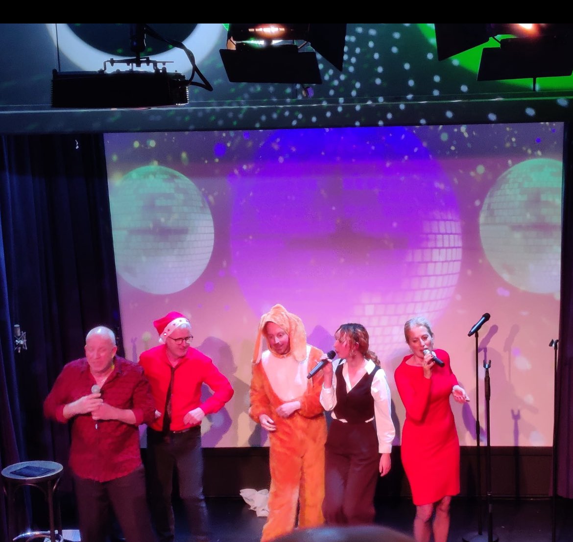 Wegens succes afgelopen Kerstdagen, vanavond een xtr  theaterdiner ‘Smakelijk Vermakelijk!’ (Als)Nog één keer #dineren in #Kerstmis-sferen! Driegangendiner met afwisselend vermaak tussen de gangen door! Boek nu online of: 0222-319633. ‘De Toegift, altijd iets te beleven!’ #Texel