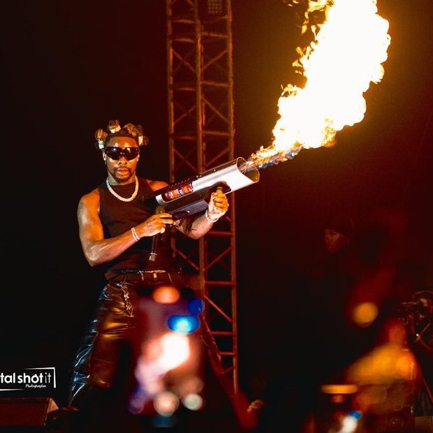 MOOD : I'm feeling like my cousin <a href="/asakemusik/">ASAKE</a> 🤑