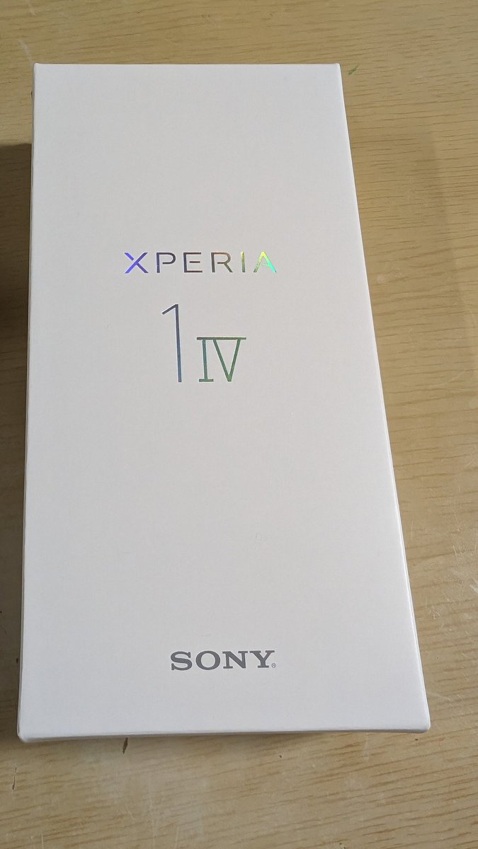 eiwahr3621's tweet photo. #はぁ〜また買っちゃった 
ということで
#XPERIA1IV #SOG06 
今月5台目だわw
#au の価格改定でおかしな定価になってたので。
元々の定価が20万円弱が
ポイント使用で約10,000円ちょい https://t.co/cQzsYpN4yw