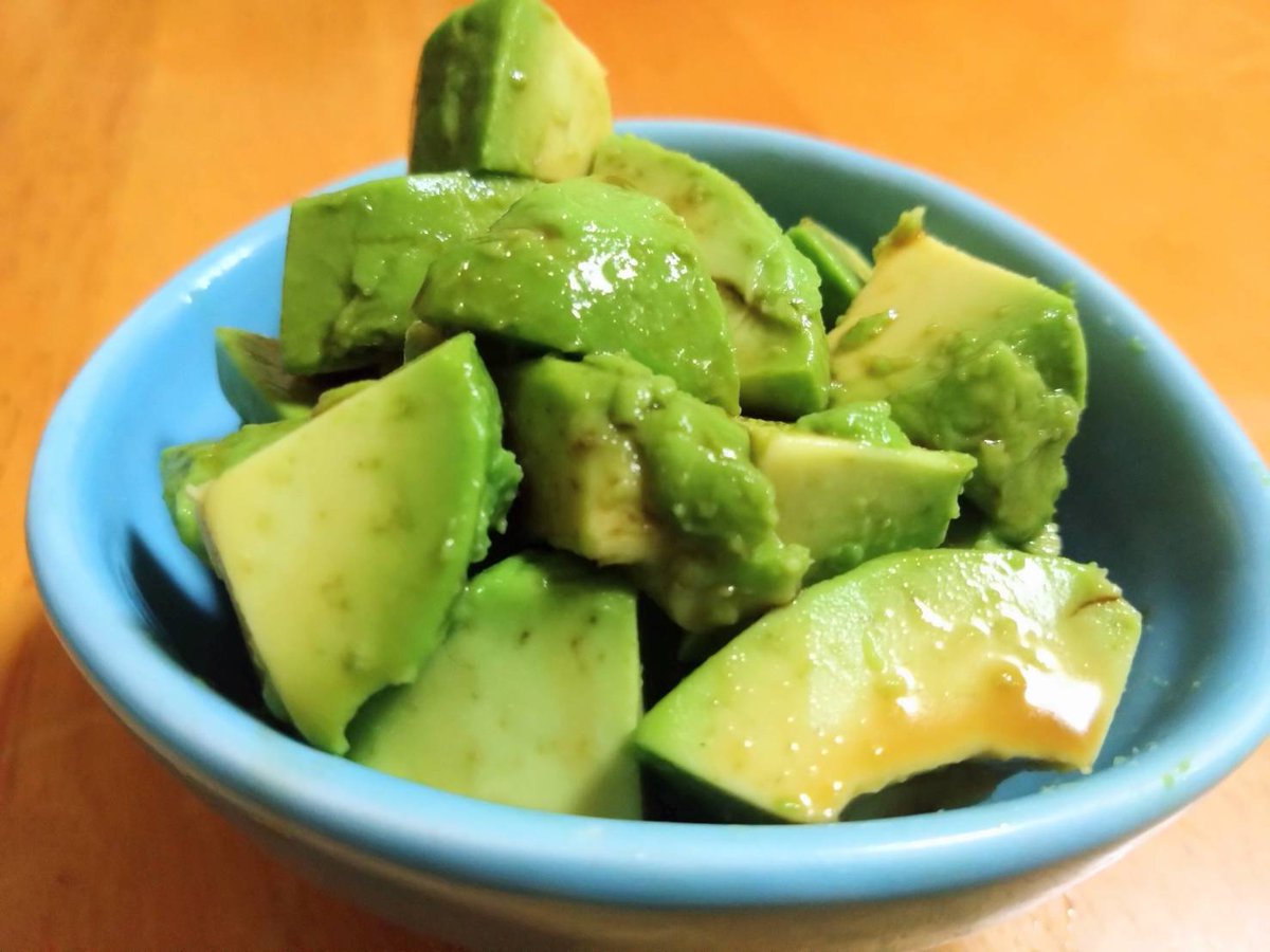 cLiJndPnyKuIHeS's tweet image. こんばんわ🌙やっぱり暖冬なのかな🤔
今は慌てて食材買わなくても便利だし
余りこだわらず自由自在に過ごそうと🫡

#味噌ちゃんこ ポイントは豚皮入り
余り手に入らないがコクが増して
コラーゲン豊富でオススメだね👨‍🍳
🥑アボカドと〆の #カニチャーハン 

#料理好きな人と繋がりたい
#Twitter晩酌部