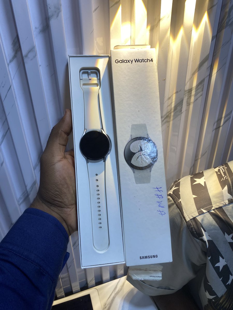 Brand new Open Box Samsung Galaxy Watch 4 40mm GPS only available - 120,000 naira only 

#TalktoaG #Thegizmohouse #TGH #SamsungWatch