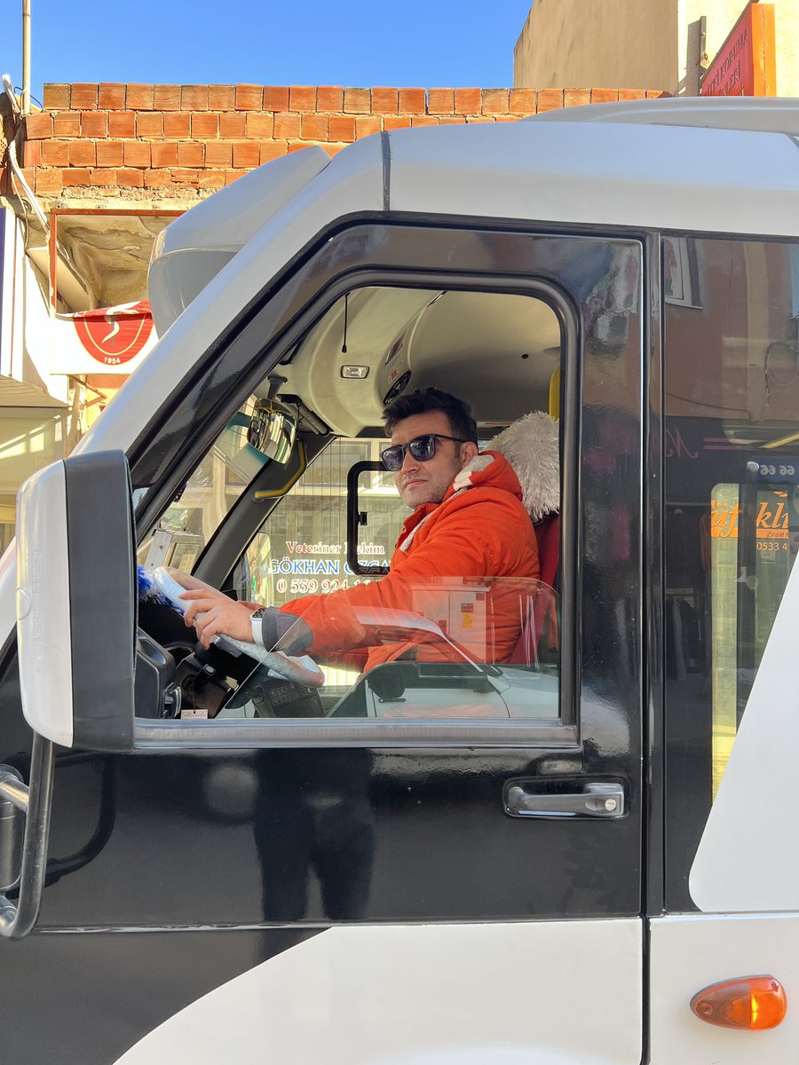 Sigortacılığı bırakıp dolmuşa devam mı etsem. Veresiyesi yok, hedef tutturma derdi yok, gece 02:00 da arayıp kaza yaptığı yok😊🤗