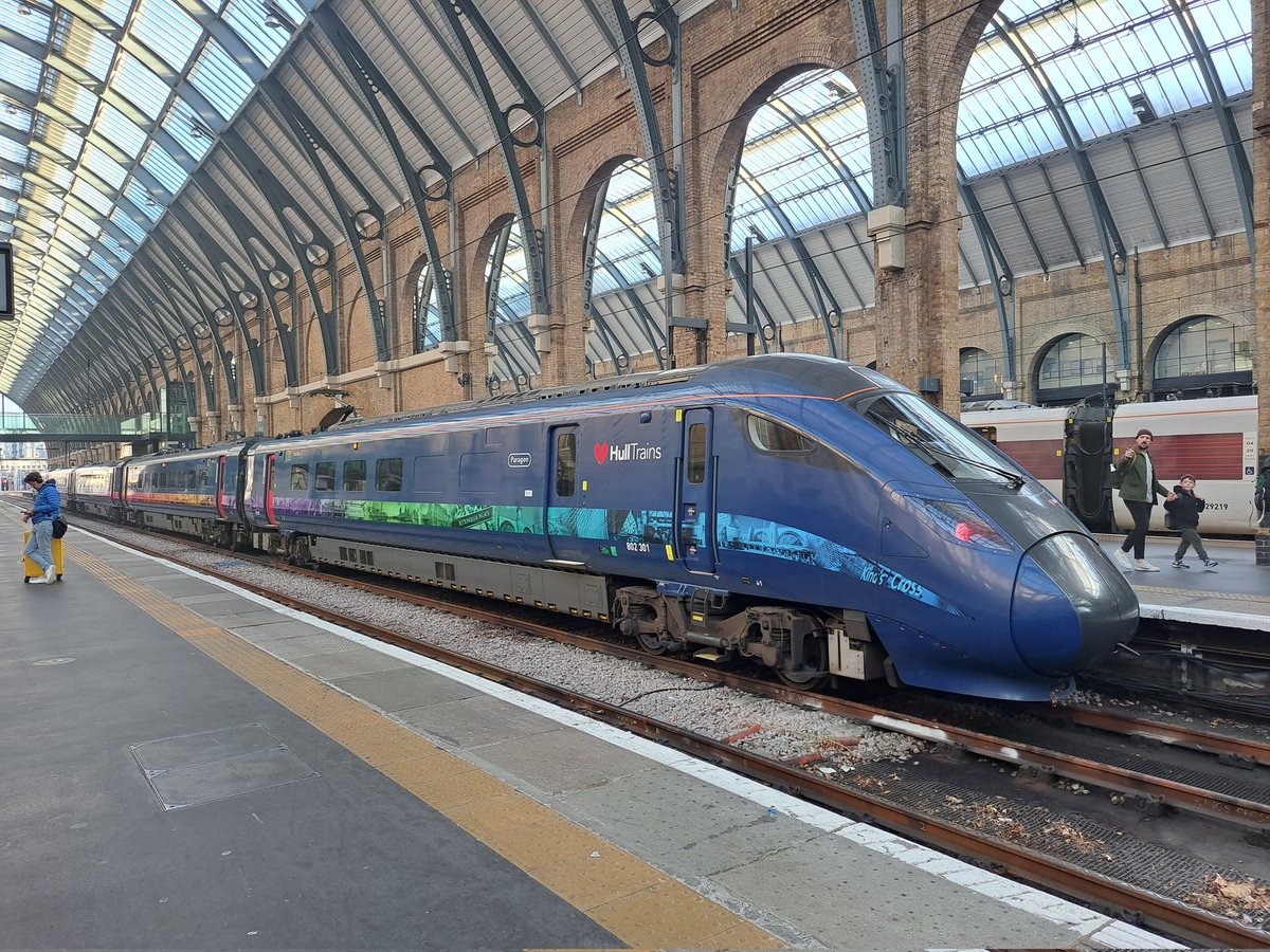 London bound with youngest daughter <a href="/KendrewAmy/">amy kendrew</a> sampling <a href="/Hull_Trains/">Hull Trains</a>