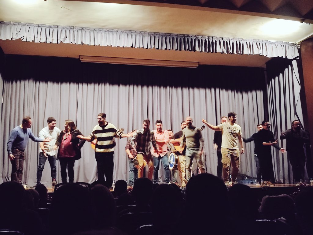 Ayer fue el día de enseñarle a nuestra gente LA FIESTA por primera vez. Vivimos una noche muy bonita que nos guardamos en el cajón de los recuerdos de este carnaval 2024. 

Seguiremos trabajando para intentar que disfrutéis lo máximo con nosotros el 14 de enero.
¡Gracias a tod@s!