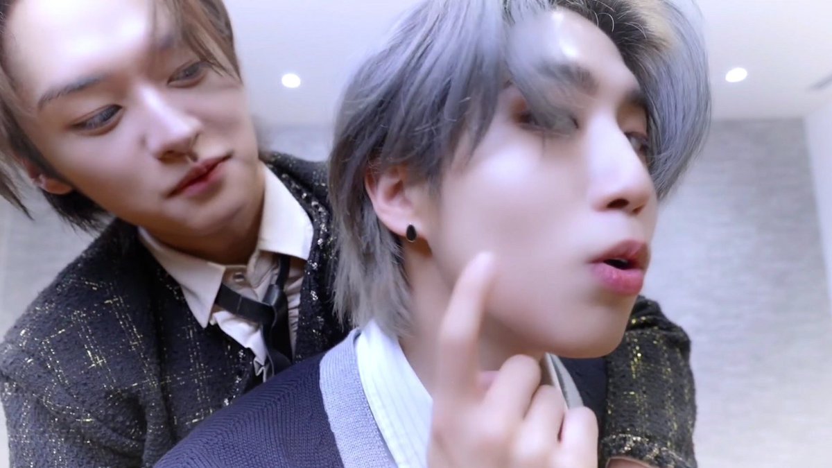smolsungies's tweet photo. trying to be normal abt all this https://t.co/n6szvbWU4b