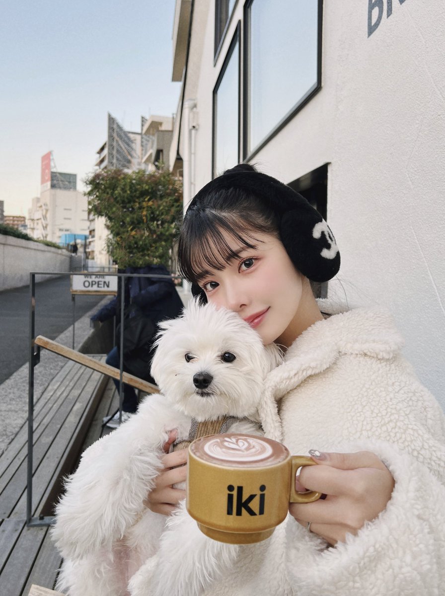 emk_oooo's tweet photo. 私が最近よく使う写真アプリ🤳
"filmhwa"
ㅤㅤ
韓国のインフルエンサーがプロデュースしてるアプリだから、韓国の写真がうまい可愛い子のインスタの写真そのままを再現できる感じ。適当に撮ってもおしゃれになる。すげぇよ https://t.co/0GJis2GAHU
