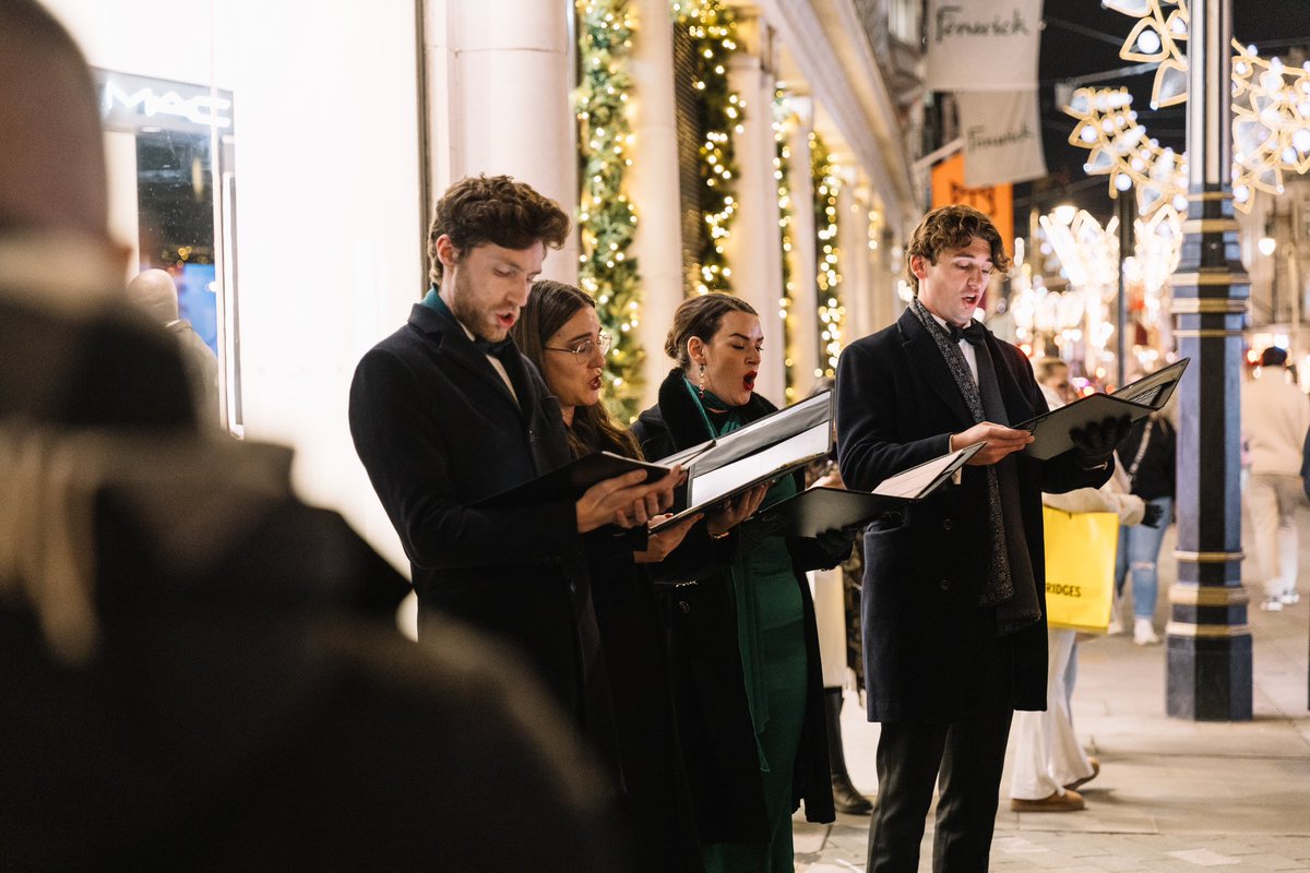 A few photos from a private Christmas event on Bond Street in London. Shot for: TEN Concierge #eventphotographerlondon #stuartbaileyphotography #londonevents