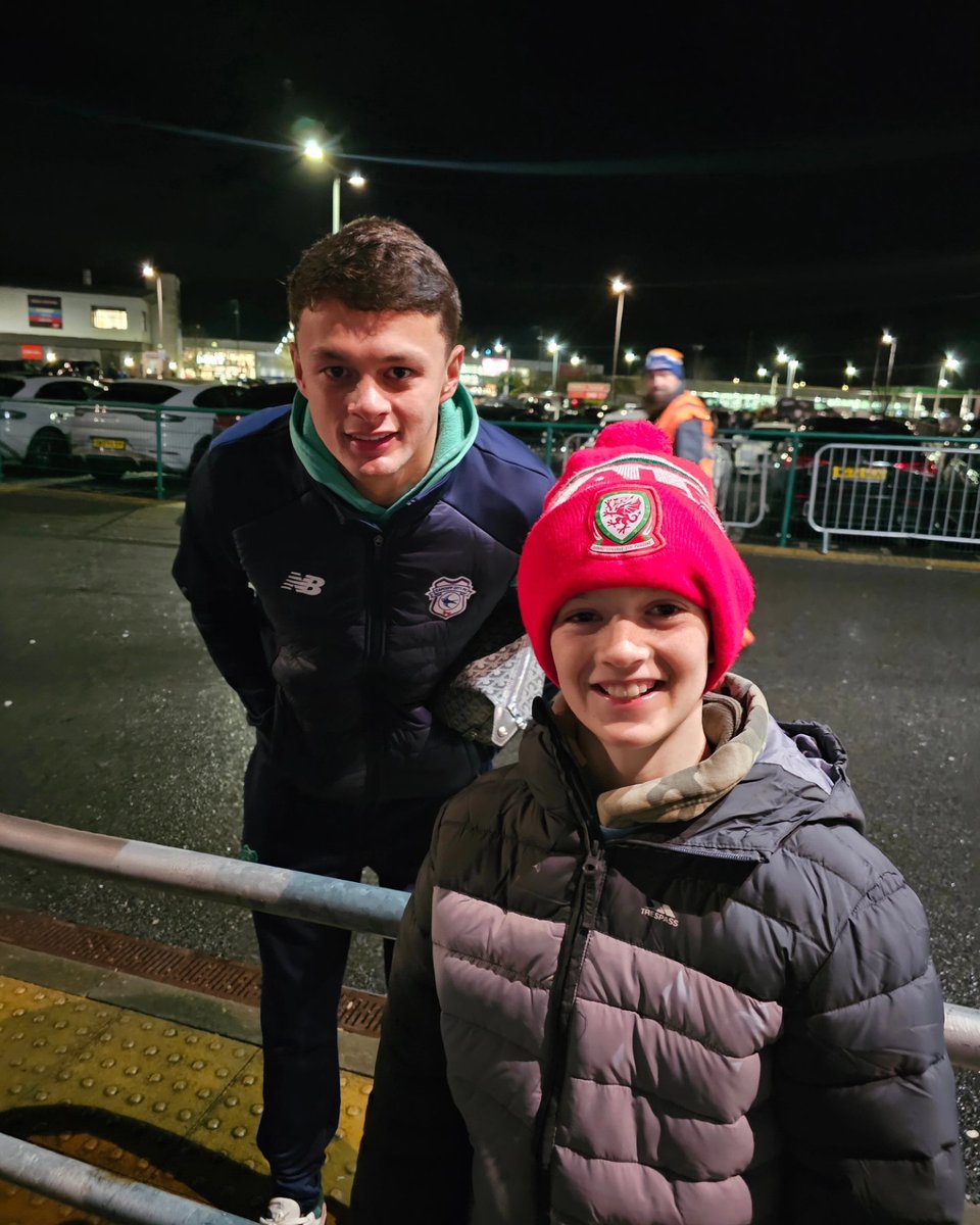 EMJEN87's tweet photo. 330 Miles, 8 Hour round trip last night to watch Cardiff v Leicester and would do it all over again just to see the smile on Trystan's face. 330 milltir, 8 awr o ddreifio i Gaerdydd erbyn Leicester neithiwr a swni neudo eto foru i weld y gwen ar wynab Trystan. @CardiffCityFC https://t.co/t7UdfGoJDt