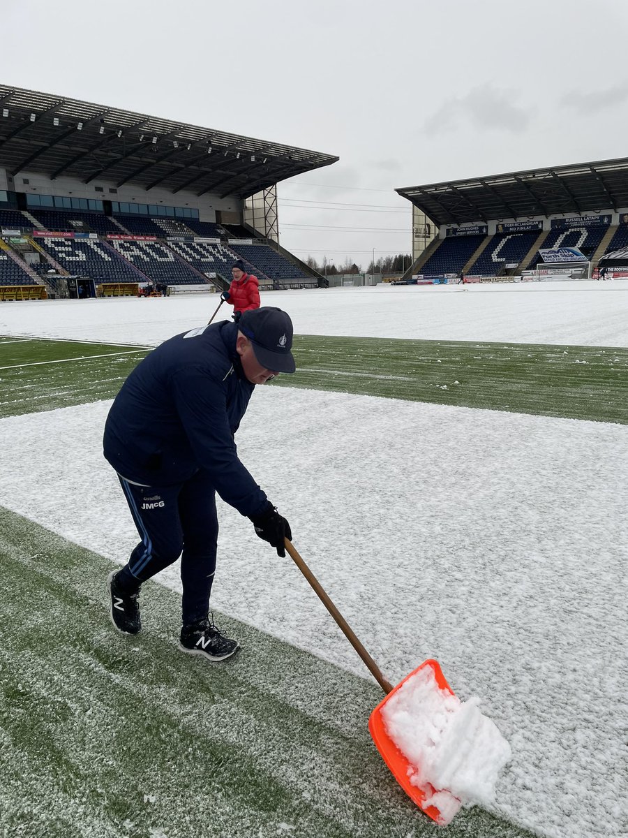 ❗️We are looking for volunteers who can bring a snow shovel to help clear the snow off the pitch ahead of this afternoon’s match against Stirling Albion.

At this point in time we are still hopeful of today's game going ahead, but an area of snow still needs to be cleared.