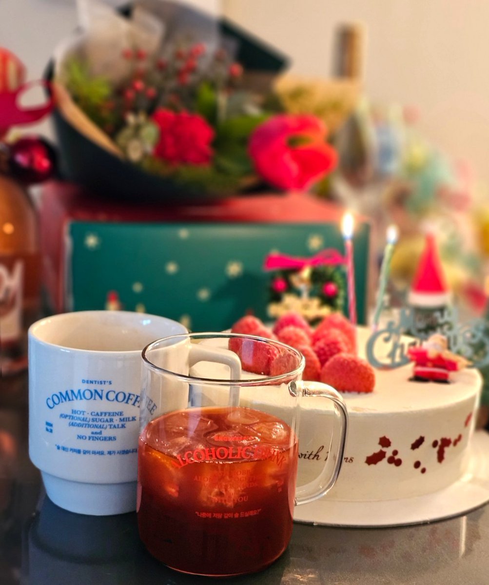 째무홀패~ 포장부터 하나하나 다 알차게 신경 써주신 게 보여서 기분 좋게 받아봤었네요.
쨈홀패로 알차게 연말 분위기 즐겼습니다🥳💖🎄

#0723과_0501의_찬란한_1224
#해피홀리데이_재희무현
#The_first_JHMH_holiday