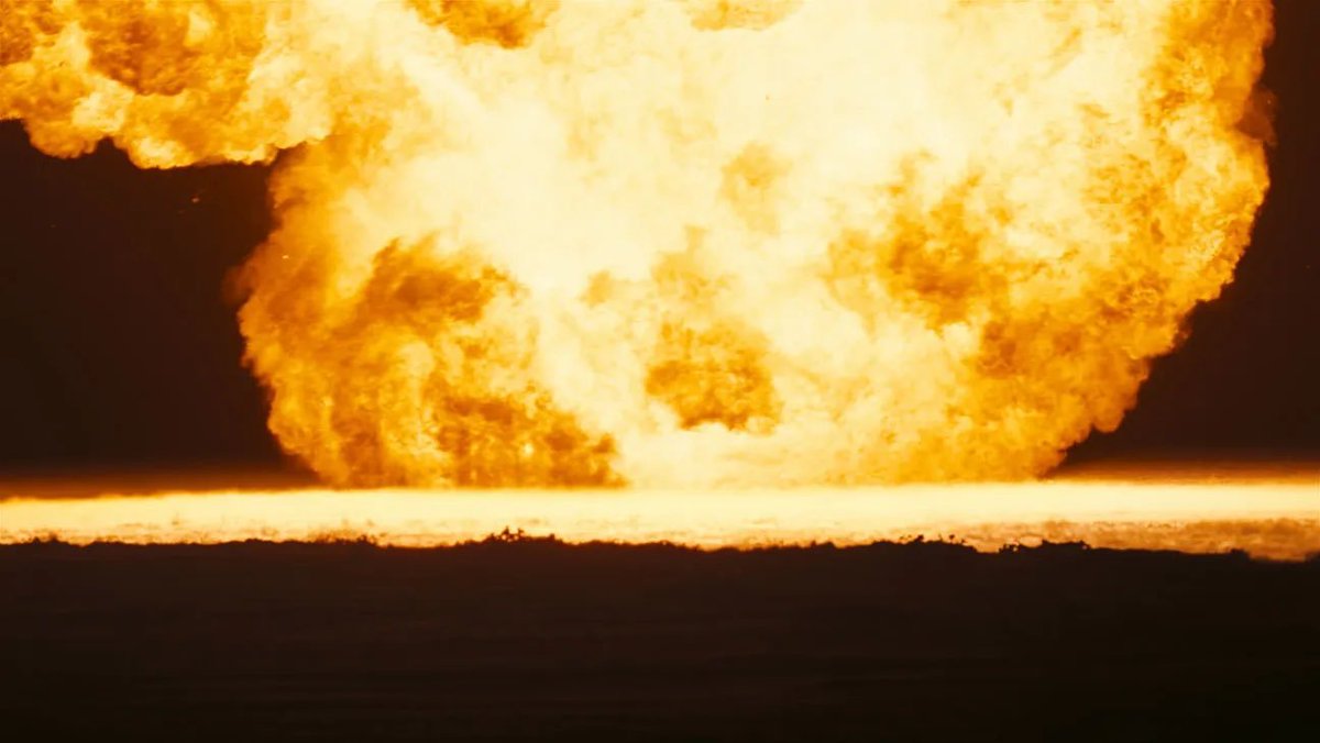 SitoCinema's tweet photo. Ese silencio sepulcral en la escena 'La Prueba Trinity' de Oppenheimer, es uno de los mejores momentos que he vivido en la sala de cine, sin palabras.
Por eso la considero la mejor escena de películas de 2023.

En este video os explico más https://t.co/hReIjBewIo https://t.co/qsygLI95K9
