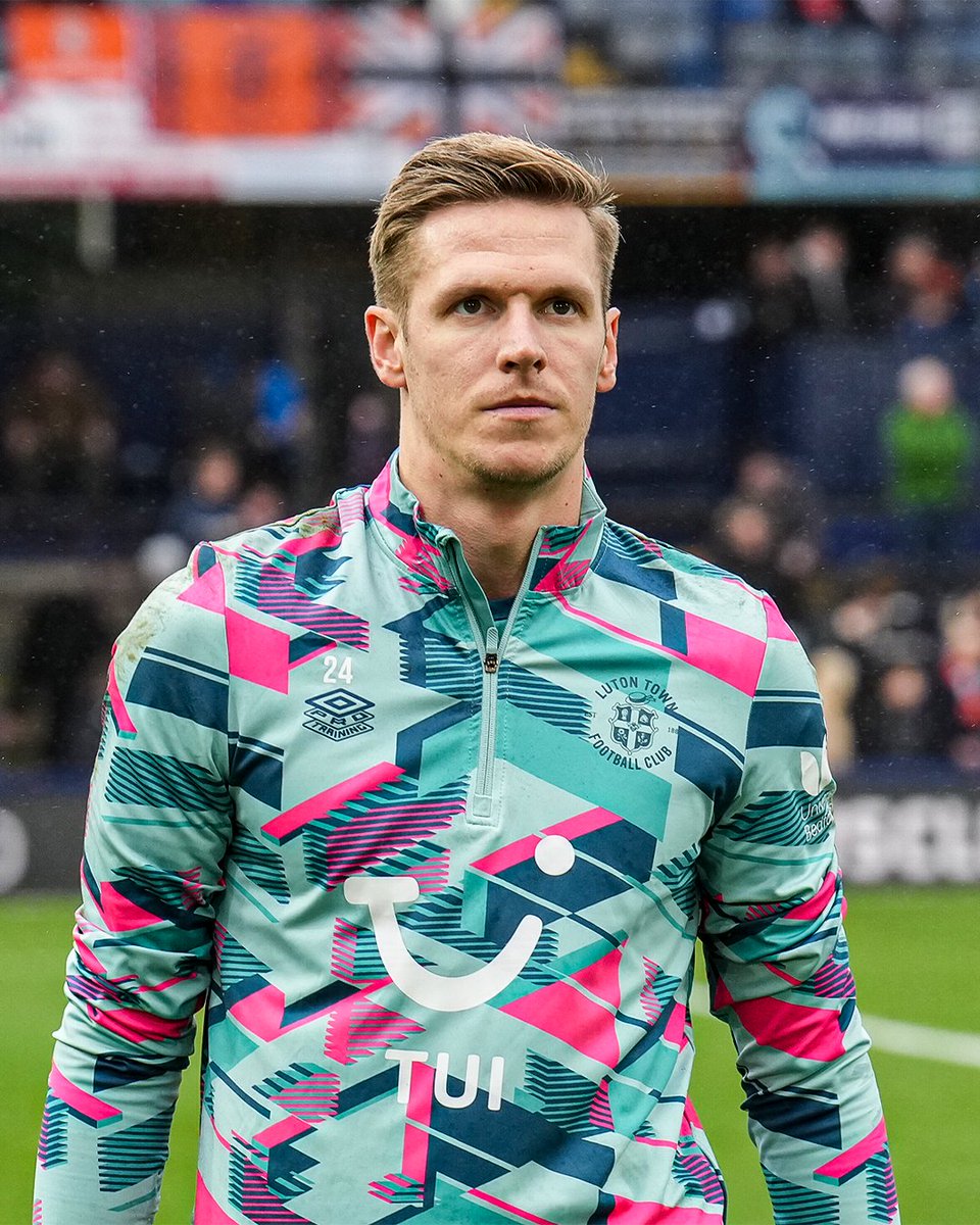 Underway at Kenilworth Road for the last time in 2023...

COME ON LUTON! 💪

🎩 0-0 🔵 (1)