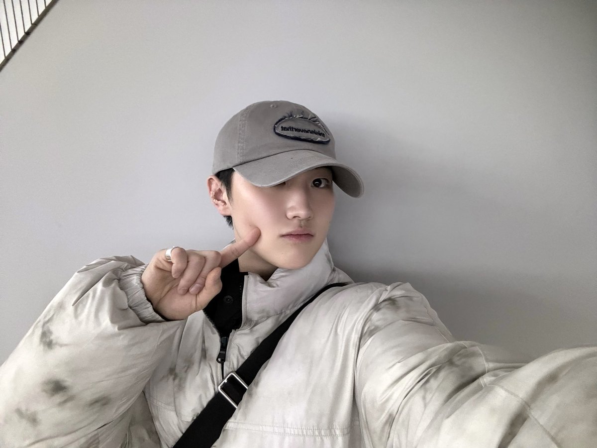 TNX_twt's tweet photo. 오늘 나 세상처럼 하얗네🤍

#최태훈 #TAEHUN https://t.co/FBiIohk2rO