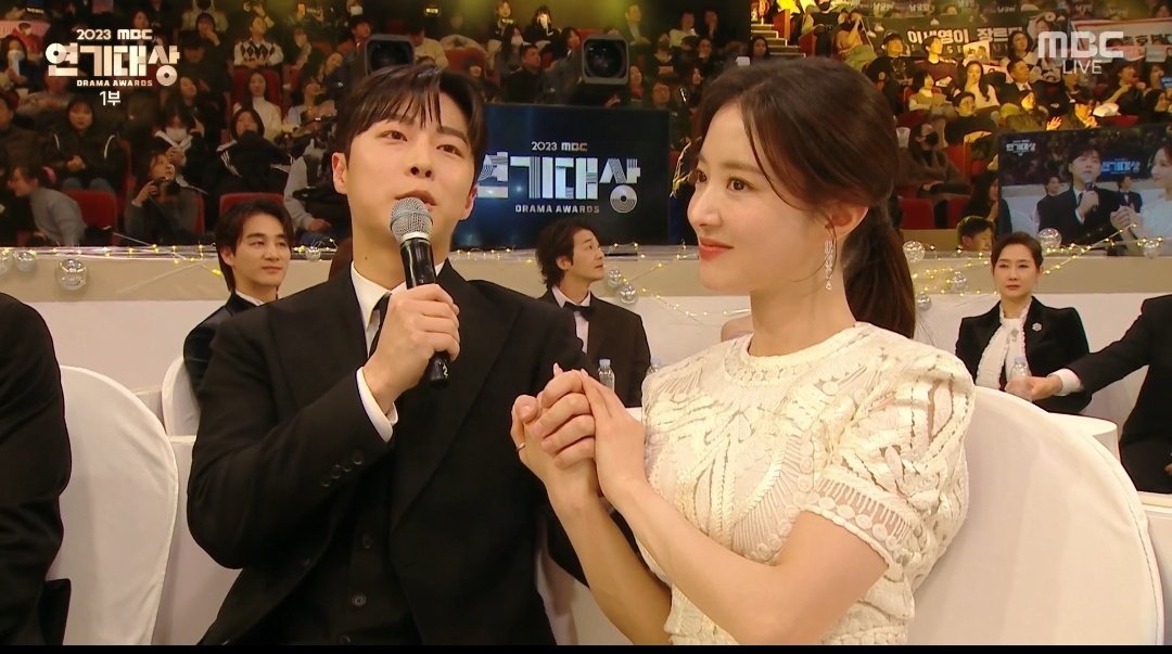 kdrama_menfess's tweet photo. •kdm• seyoung inhyuk bikin gebrakan di malam minggu🫰
https://t.co/FG0bJw3p2b