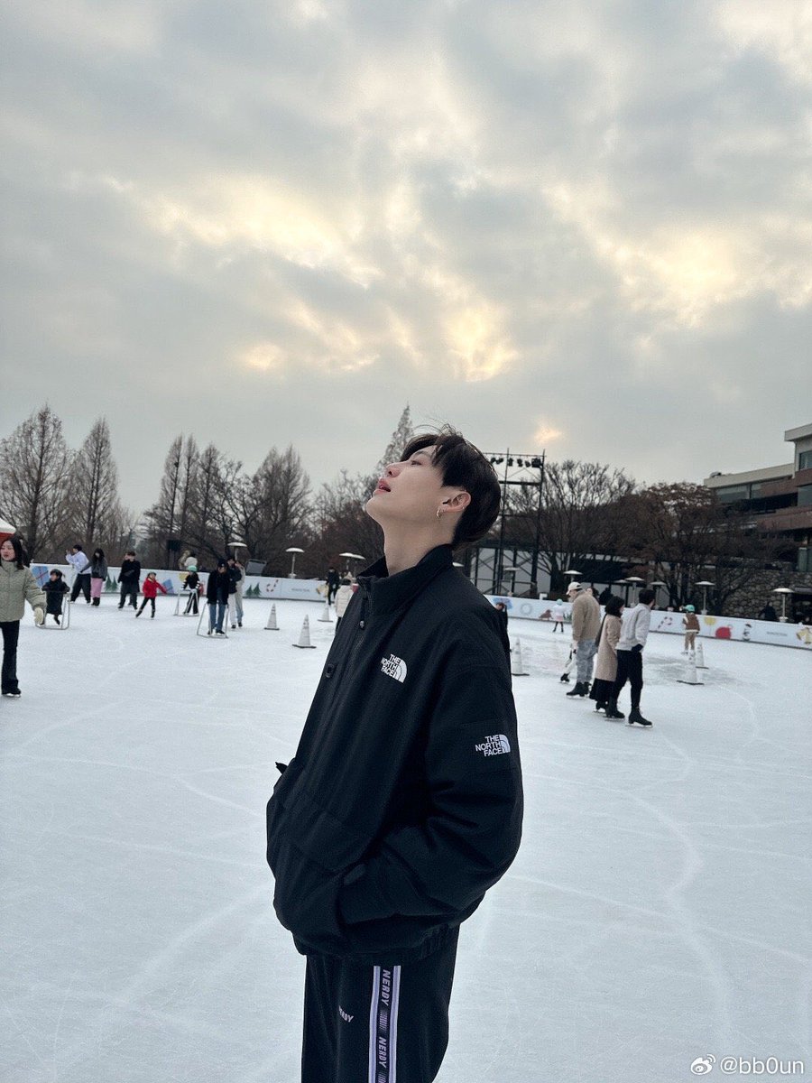 bb0un_official's tweet photo. 🗓️[30.12.2023] Weibo : bb0un

⛸️⛸️⛸️ ​​​

//​​​สุดหล่อไปเที่ยวเมืองหนาวหรอค้าบ เอนจอยน้า💖

📍 https://t.co/zT7auiXa2p

#bb0un https://t.co/RSC9FeqwFf