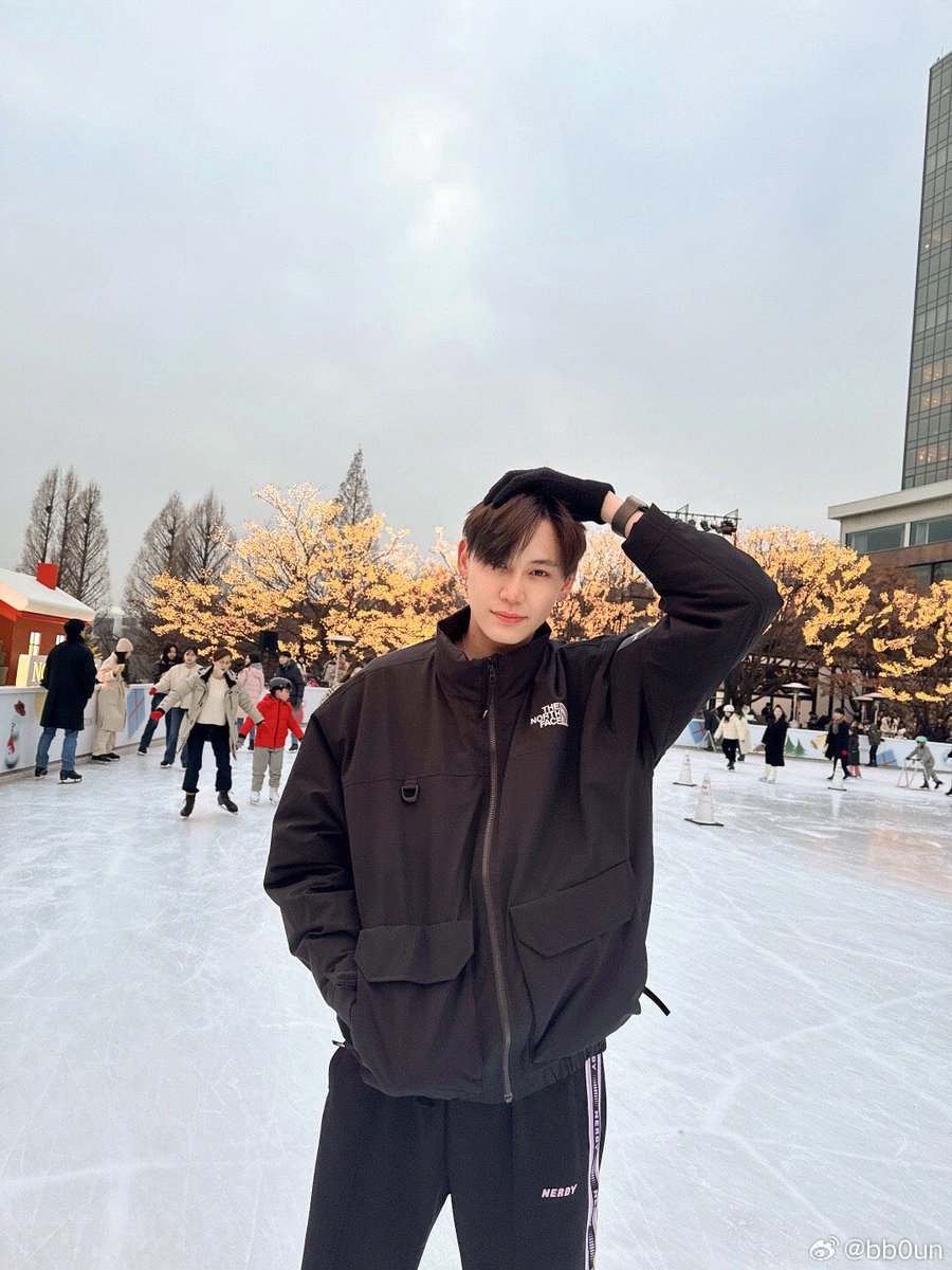 bb0un_official's tweet photo. 🗓️[30.12.2023] Weibo : bb0un

⛸️⛸️⛸️ ​​​

//​​​สุดหล่อไปเที่ยวเมืองหนาวหรอค้าบ เอนจอยน้า💖

📍 https://t.co/zT7auiXa2p

#bb0un https://t.co/RSC9FeqwFf