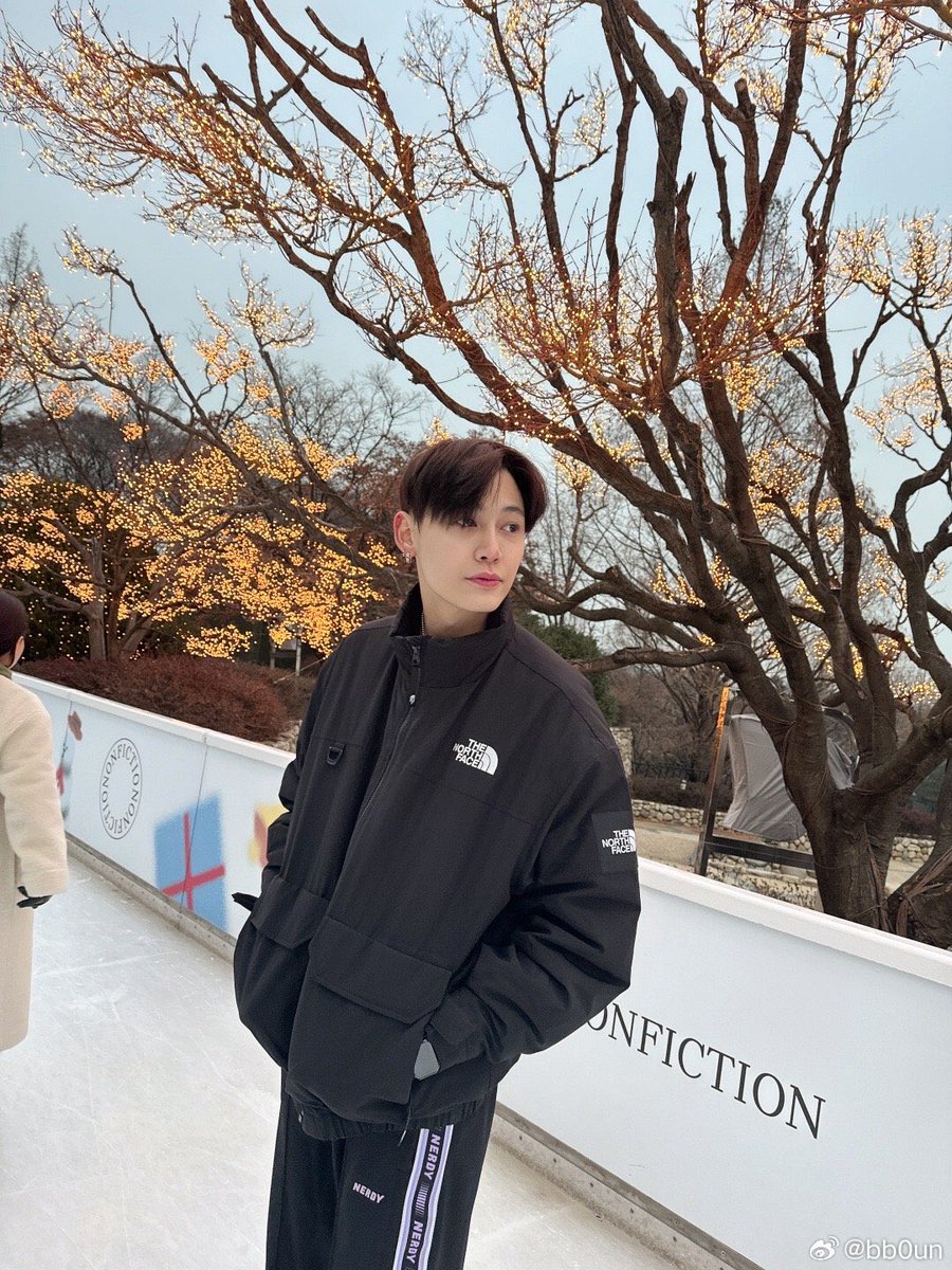bb0un_official's tweet photo. 🗓️[30.12.2023] Weibo : bb0un

⛸️⛸️⛸️ ​​​

//​​​สุดหล่อไปเที่ยวเมืองหนาวหรอค้าบ เอนจอยน้า💖

📍 https://t.co/zT7auiXa2p

#bb0un https://t.co/RSC9FeqwFf