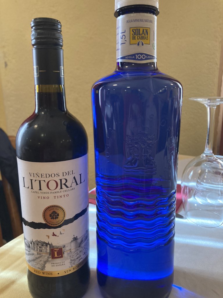 profEHRBAR's tweet photo. Els Fogons de Can Prats de Ribes de Freser com a exemple de poca consciència nacional. Incapaços d’atendre’ns en català, servei estranger deficient en el tracte, fil musical, instal·lacions rònegues, aigua de Ribes?? No, Solan. Vi català?? No, vinagre espanyol. @AjRibesdeFreser https://t.co/QPzJamiCya