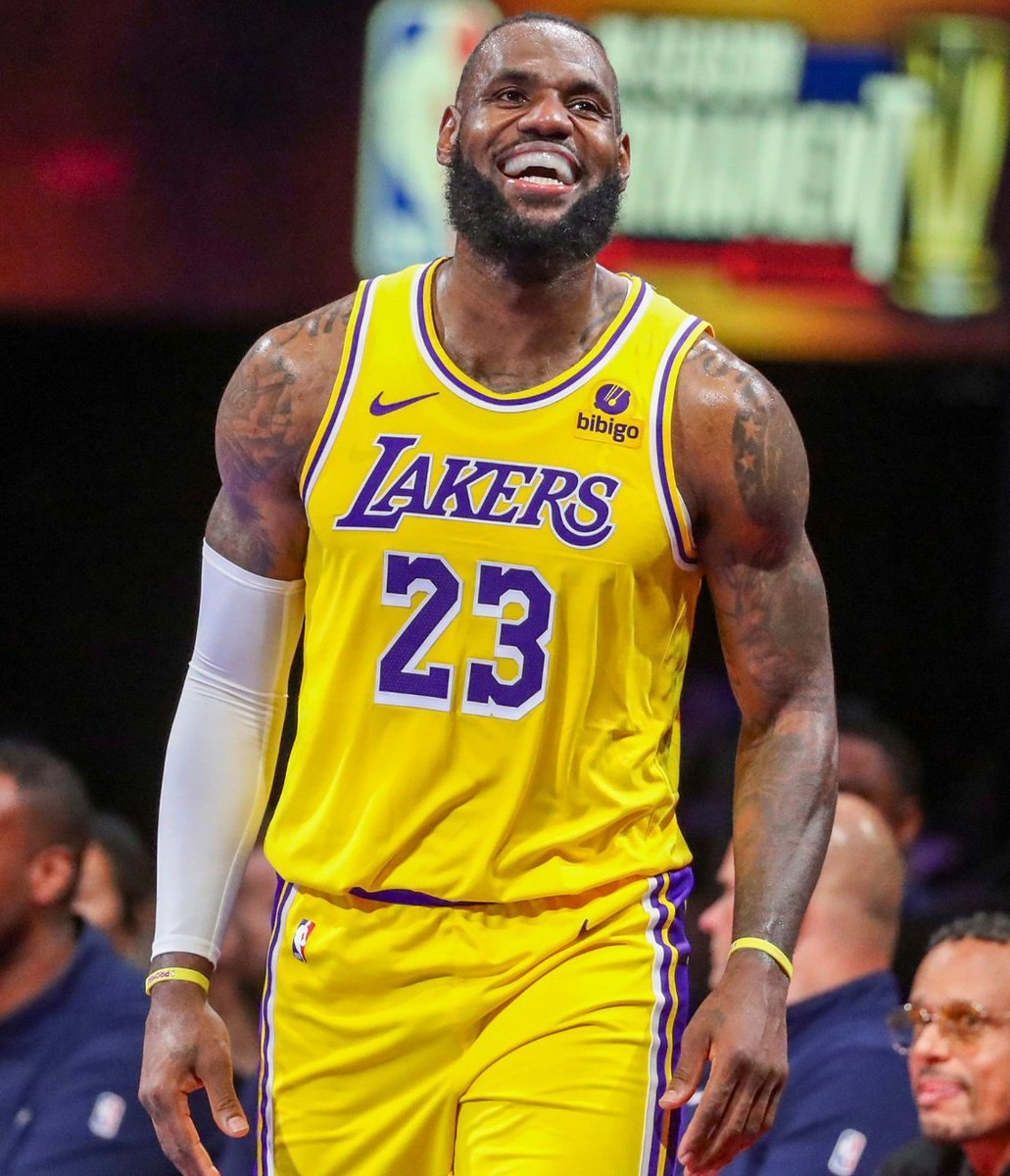 O currículo do aniversariante LeBron James: 👑 Maior cestinha da NBA 🏆 4x campeão da NBA 🏆 4x MVP da temporada regular 🏆 4x MVP das Finais 🏆 1x campeão da Copa da NBA 🏆 1x MVP da Copa da NBA ⭐ 19x All-Star 🏆 3x MVP do All-Star Game 🏅 19x Seleção da NBA 🏅 6x Seleção…