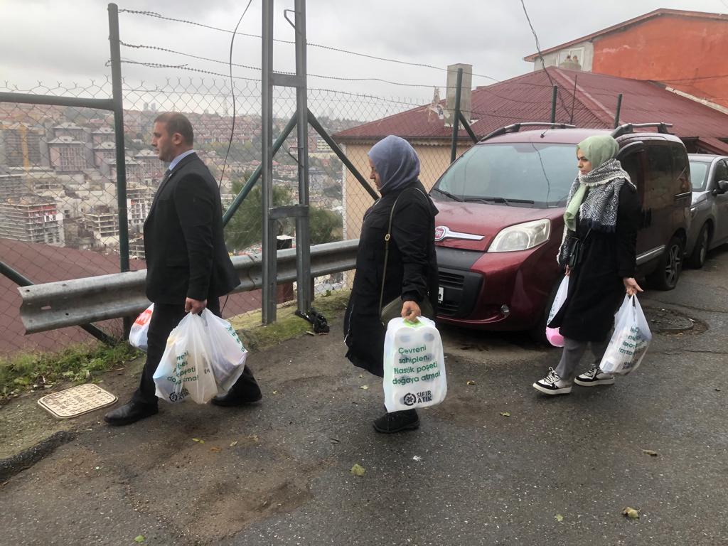 mhpbeykoz's tweet photo. MHP Beykoz İlçe Başkanlığı olarak; hemşehrilik ve komşuluk hakkımız gereğince Beykoz’umuzun ihtiyaç sahibi ailelerinin tespitini sağlayarak yardımlarımızı bizzât ulaştırıyoruz.
@_MHPistanbul_ https://t.co/W977q4CNQT