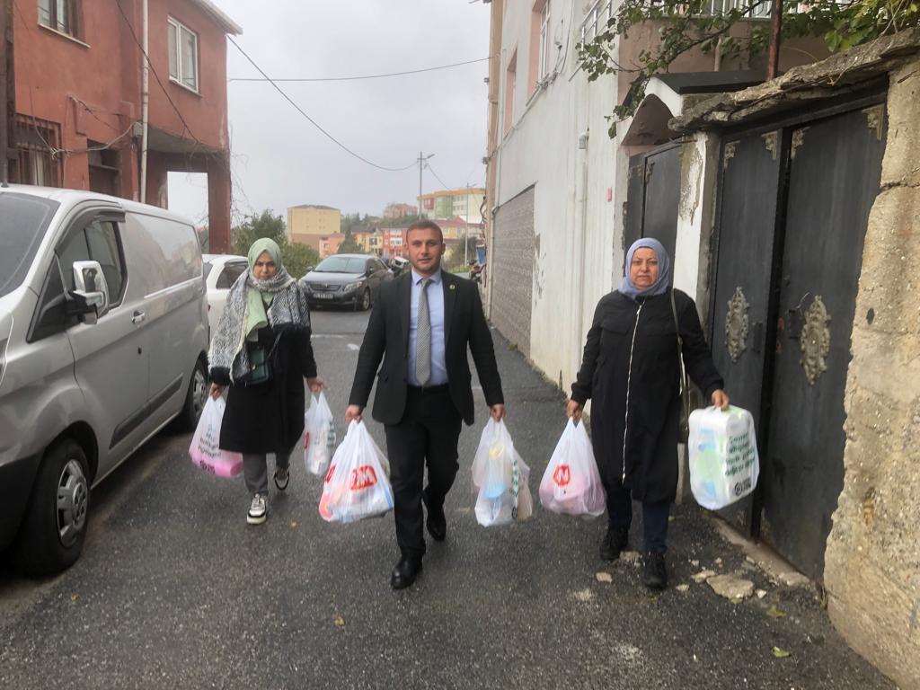 mhpbeykoz's tweet photo. MHP Beykoz İlçe Başkanlığı olarak; hemşehrilik ve komşuluk hakkımız gereğince Beykoz’umuzun ihtiyaç sahibi ailelerinin tespitini sağlayarak yardımlarımızı bizzât ulaştırıyoruz.
@_MHPistanbul_ https://t.co/W977q4CNQT