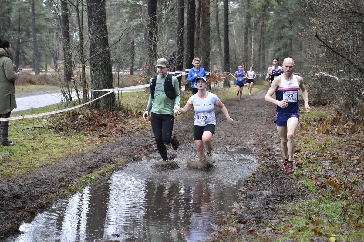 Speciaal voor alle lopers: het parcours is erg modderig dus pas goed op! 🏃🏻🏃🏾🏃🏻‍♀️🏃🏼‍♀️🏃🏽‍♂️🏃🏿‍♂️💨🍂🤿

#sylvestercross #sylvesterbynight #soest