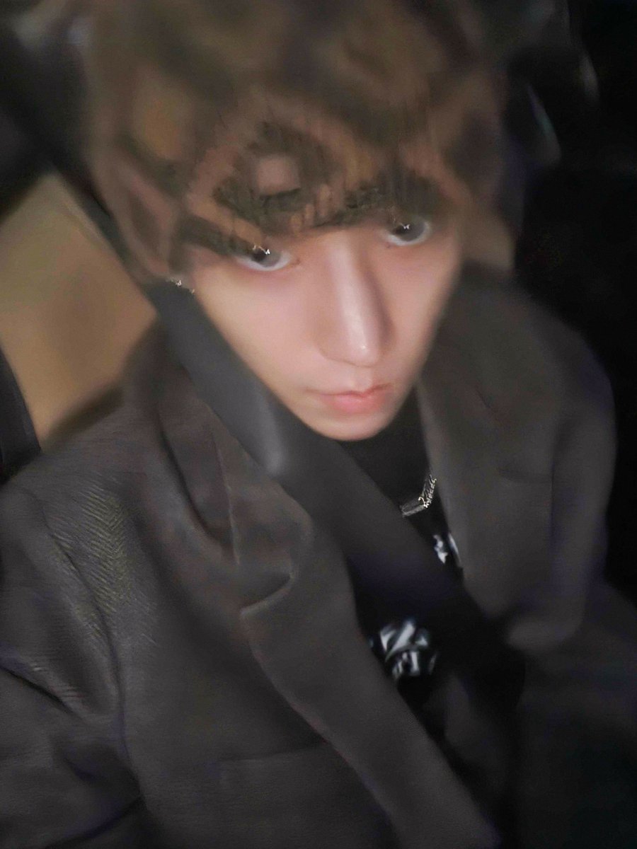미끄러지지 않게 조심하자 다들❣️
#원도어 #리우 #BOYNEXTDOOR #RIWOO