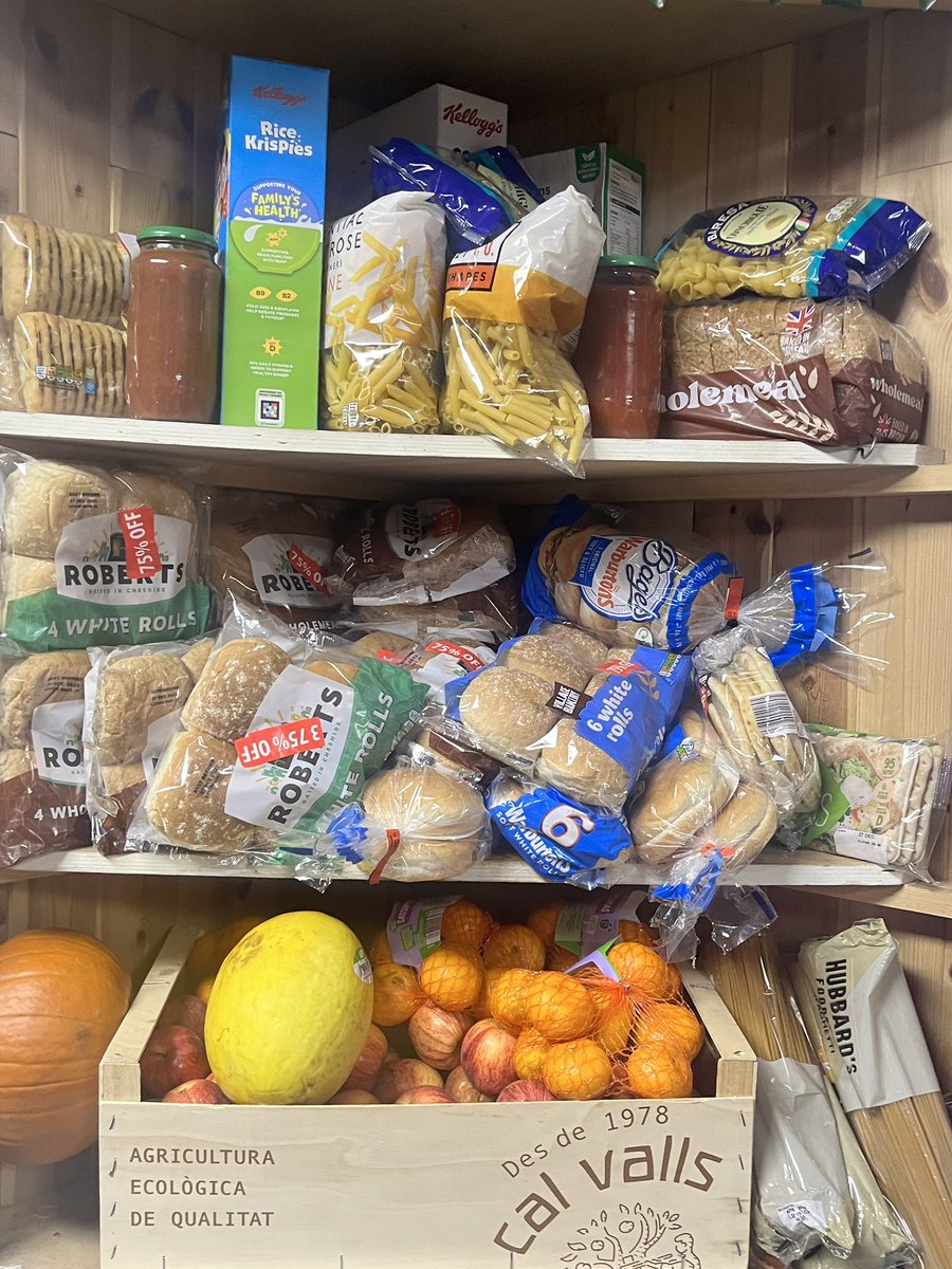 infinityinitia1's tweet photo. Nice and full (&amp; still more to add) 

FREE food to take away … help save this food from landfill. Please bring a bag and take what you need. 

#EndFoodPoverty #EndFoodWaste

Huge thanks to WSO, Target Cafe and 0161 Community for the amazing donations. 

🍎 ❤️ 

Please share 🙏 https://t.co/aEzyeIu3mL