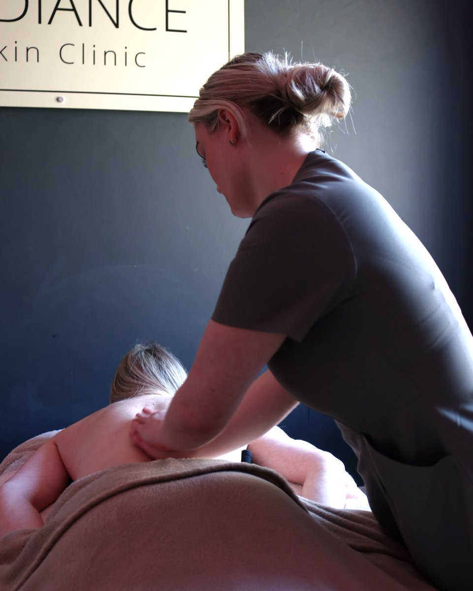When you join Kleek, we teach you a range of massage techniques with real hands-on experience!👋😉

You'll cover a broad range of techniques, including massage, reflexology, aromatherapy, and more!💆‍♀️

Have a read below!👇
loom.ly/bhQNl7Q
