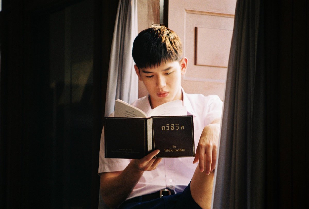 mnmnnese's tweet photo. “เมื่อดวงอาทิตย์สาดแสงในยามเช้า ผมคิดถึงคุณ เมื่อแสงจันทร์สาดส่องในยามค่ำ ผมคิดถึงคุณ”
คิดถึงพ่อขจรจัง @new_thitipoom 💌 🌧️☂️
#ClassicAgainTH #Newwiee https://t.co/N21Xe9gSCR