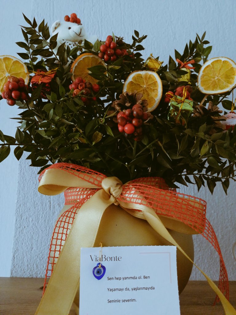 Bir kızı mutlu etmek çok basit. Hayatta sizi mutlu eden, değer verdiğinizde karşılığını alabileceğiniz kişileri hayatınıza alın(Durup durup notu okuyorum ve dalıp gidiyorum) 😇