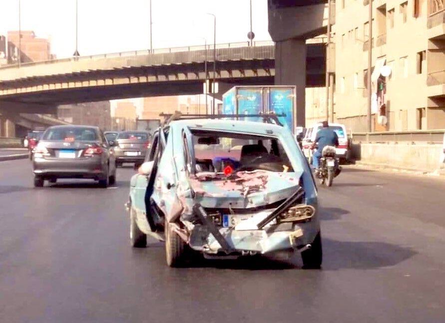 - چته؟
+ هیچی، فقط یه کم سرم درد میکنه.