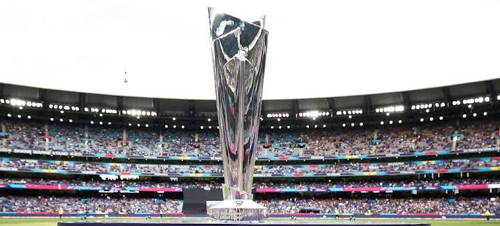 ragav_x's tweet photo. Drop your Predictions for 2024 :

1. IPL 2024 : _______

2. T20 WC 2024 : _______

3. BGT 2024-25 : _______ https://t.co/BJYhaBxotU