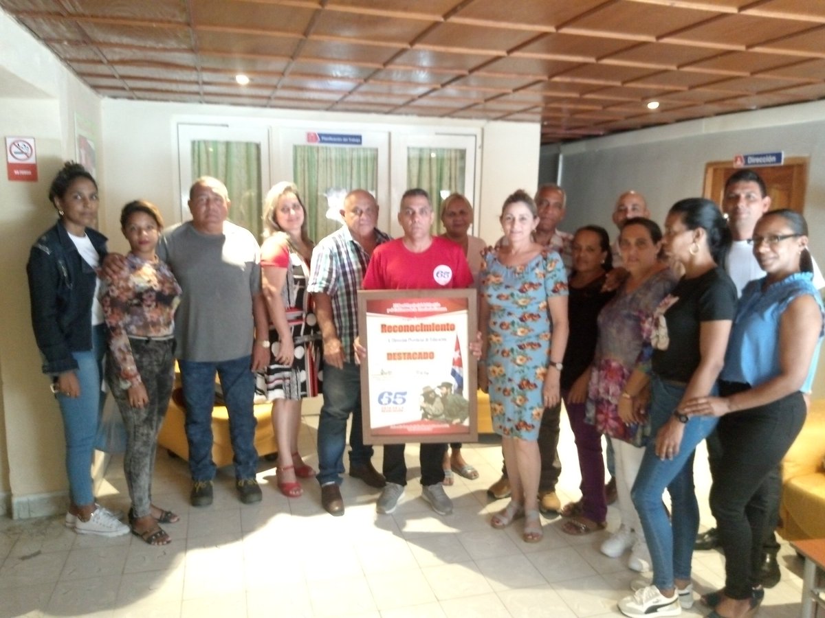 ortiz_uriarte's tweet photo. Celebrando con el Consejo de Dirección de #EducaciónGranma la categoría de Organismo Destacado otorgada en el Acto Provincial por el 65 Aniversario del Triunfo de la Revolución. Gracias a todos los trabajadores y directivos de la Educación.
#65EnRevolución
#PorGranmaLoMejor https://t.co/LB8syXLlJb