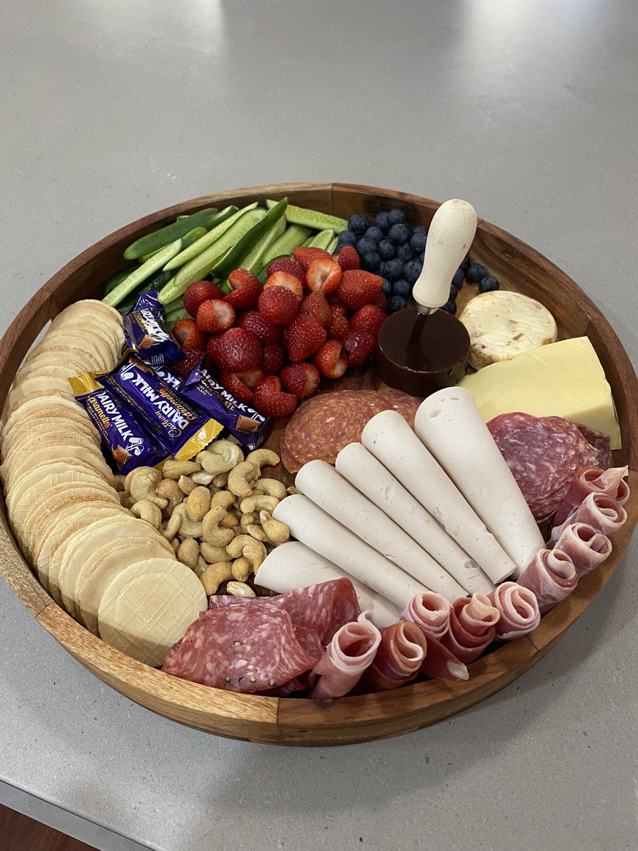 izzymitcho's tweet image. yearly catch-up with the gang but also who let @kayday_mayday in my house

i made a sharkcoochie board for a fun night with many pals MWAHS 🩷@Azuris10153 @AmorphousOoze @FSharpAce @courtyardlaurel @Phishy97