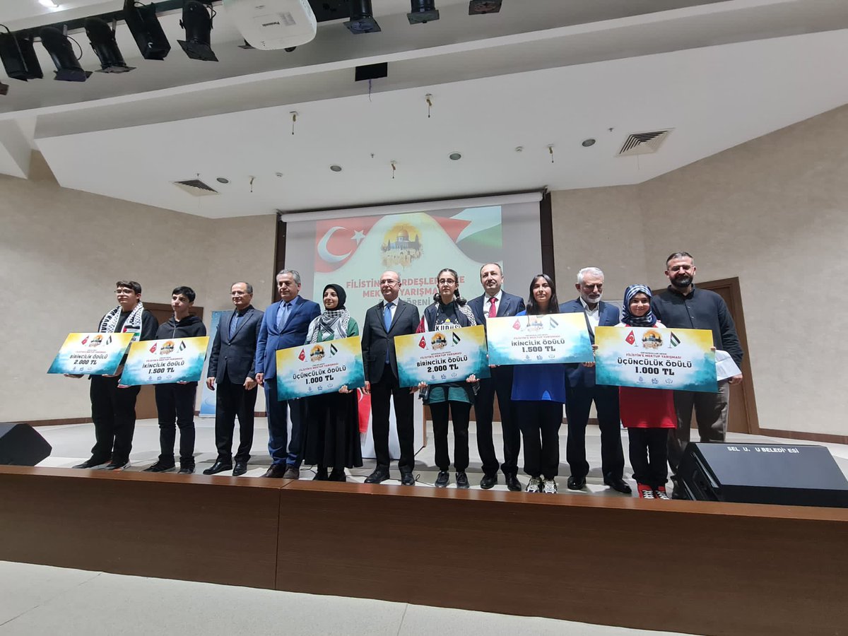 OmerIho's tweet photo. Okulumuz öğrencisi İclal “Filistin'e Mektup" konulu yarışmada Üçüncü olmuştur. Ödülünü bizzat Selçuklu Belediye Başkanı @a_pekyatirmaci ‘dan alan öğrencimizi tebrik eder, başarılarının devamını dileriz. 
@SelcukluBel 
@gokhanmurat1 
@konyamem 
@TuranKAYACILAR https://t.co/5YEM049wvt