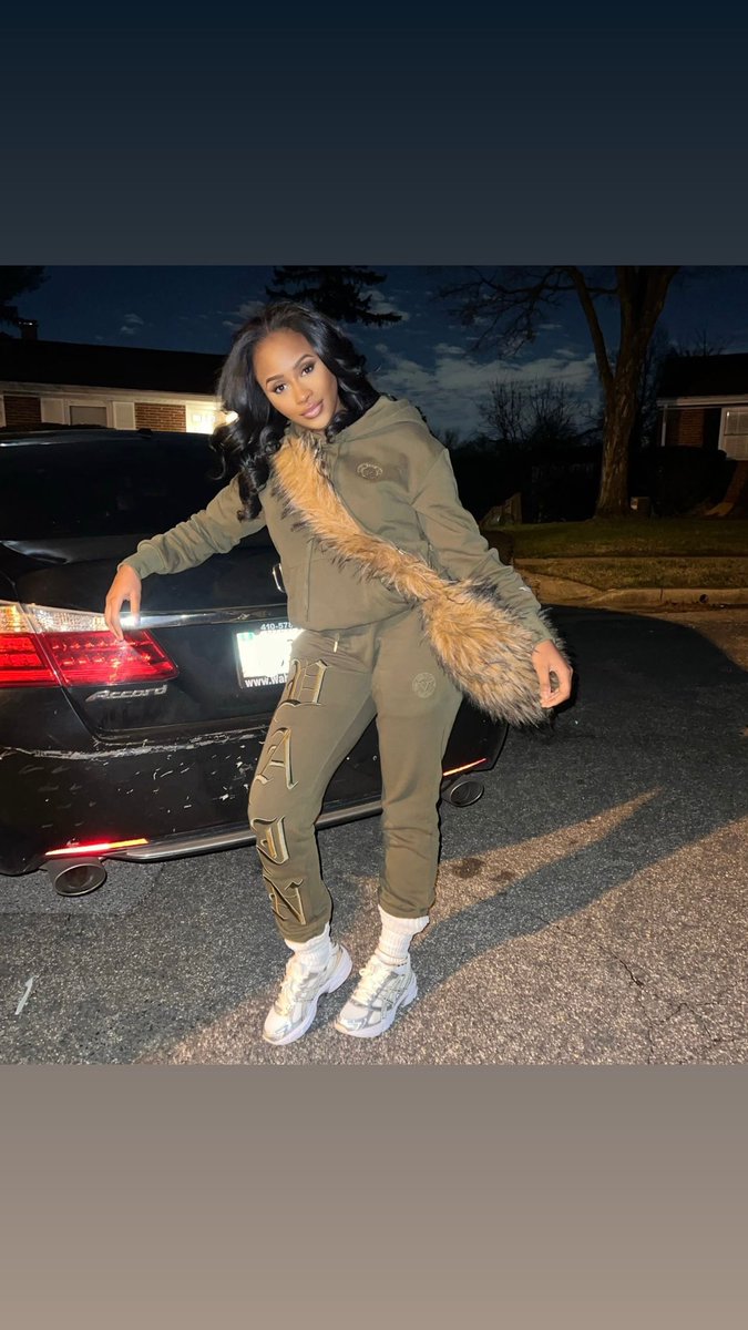 Maria_blasian's tweet image. Brownskin but she super pretty 🥵 #vain