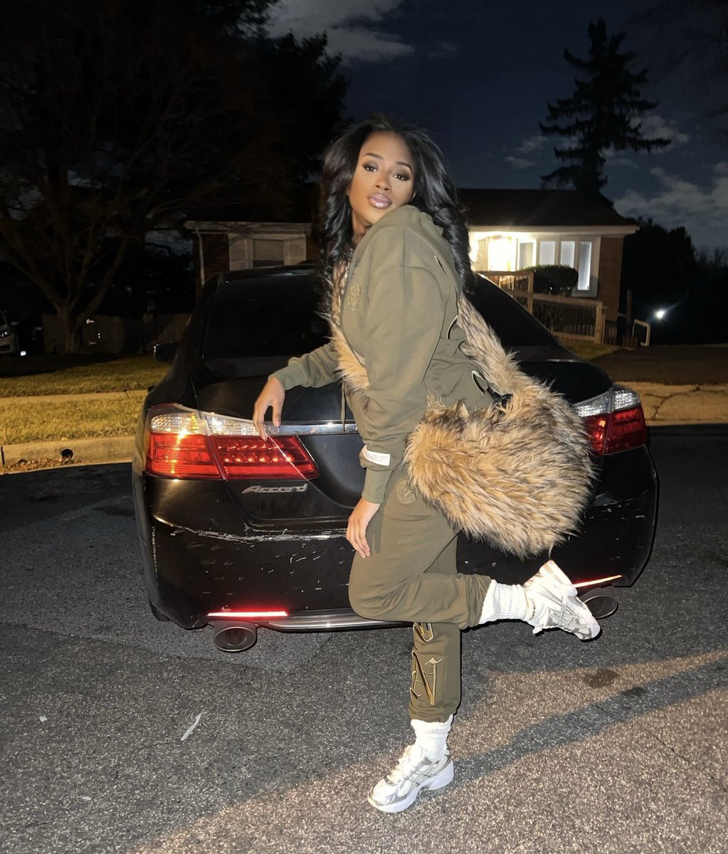 Maria_blasian's tweet image. Brownskin but she super pretty 🥵 #vain